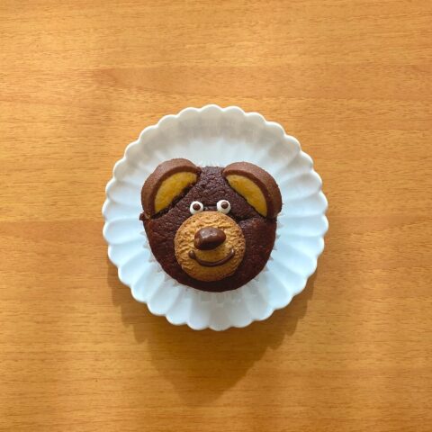 クマのデコレーションの生チョコケーキの画像
