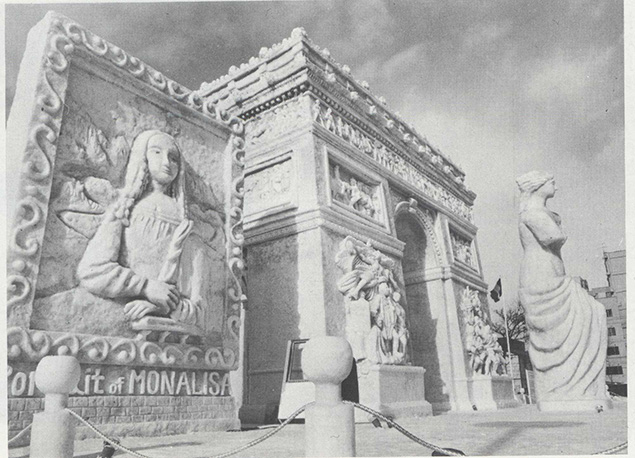 モナリザと凱旋門の雪像の画像